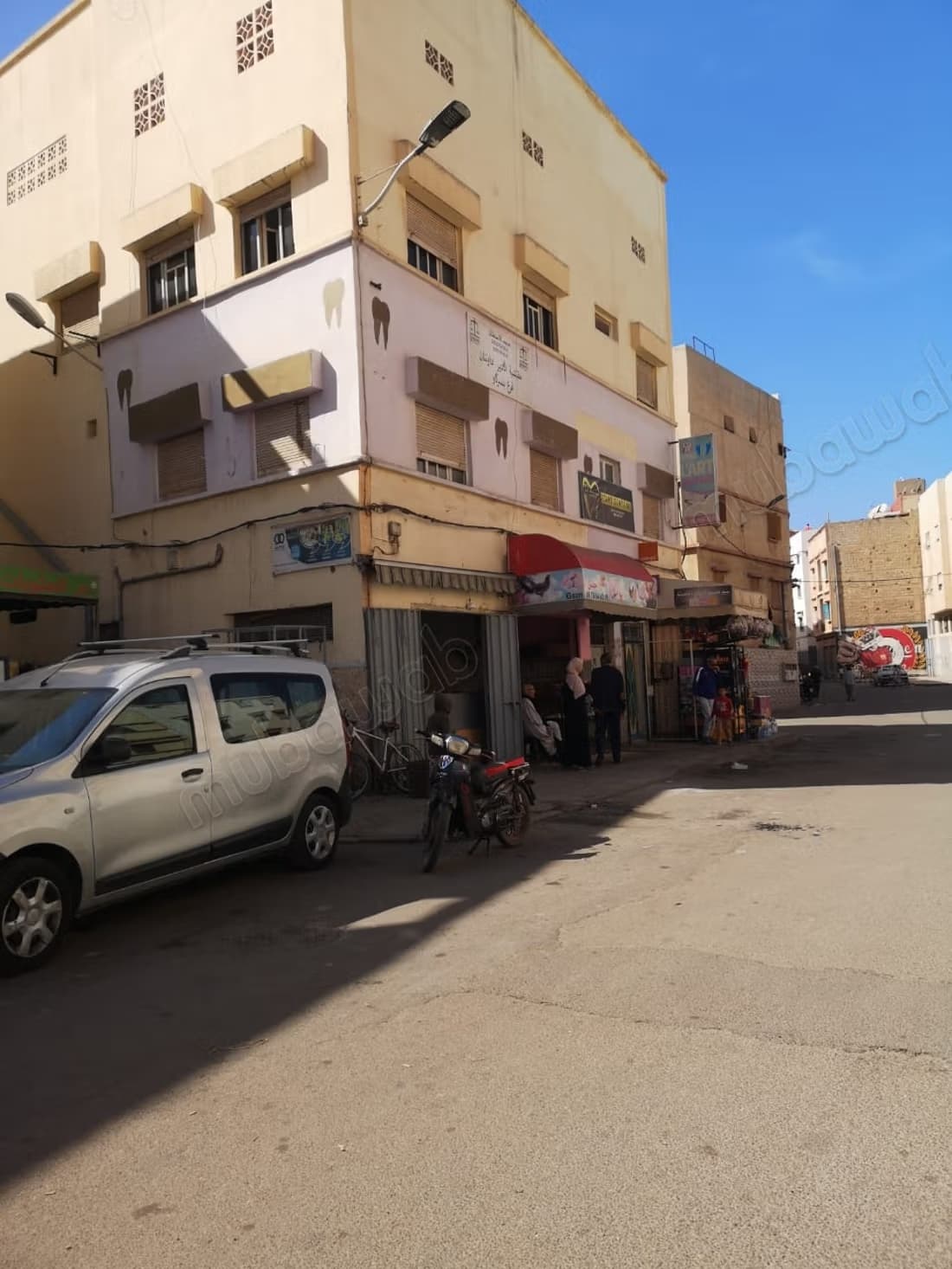 Bureaux et magasins à vendre à Ben Serguaou. Grande superfic...