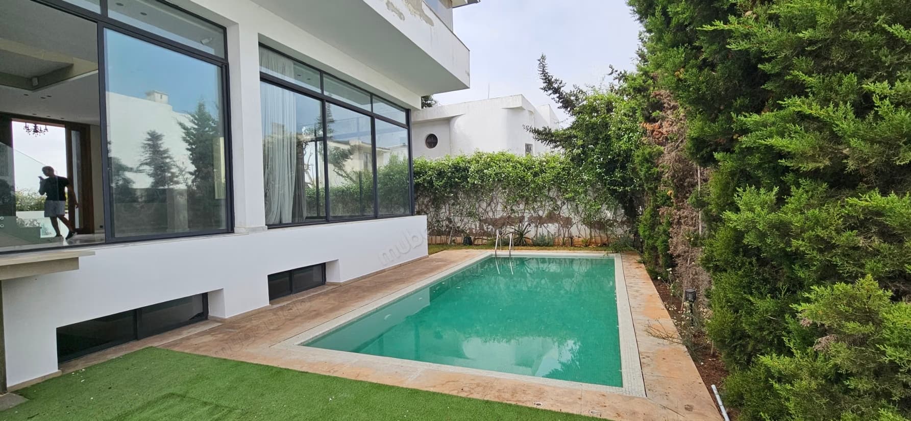 Jolie villa 680 m2 avec piscine à Manar