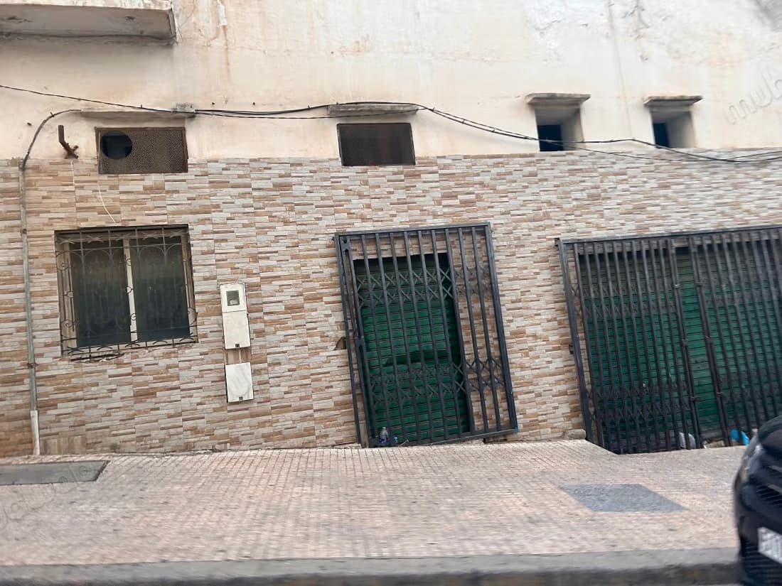 Local commercial de 148m² à vendre à Tetouan