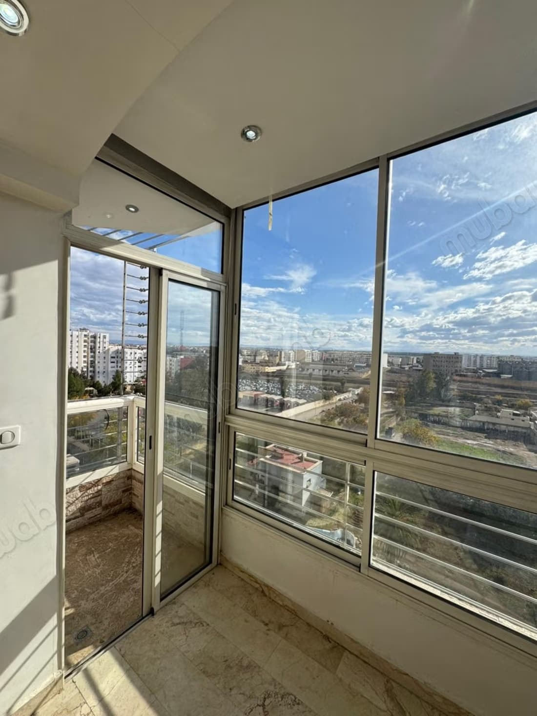 Bel appartement titré et ensoleillé à vendre