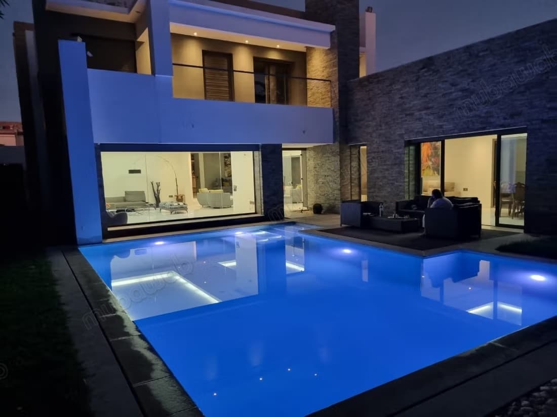 Villa moderne R1 avec piscine privée et Jardin