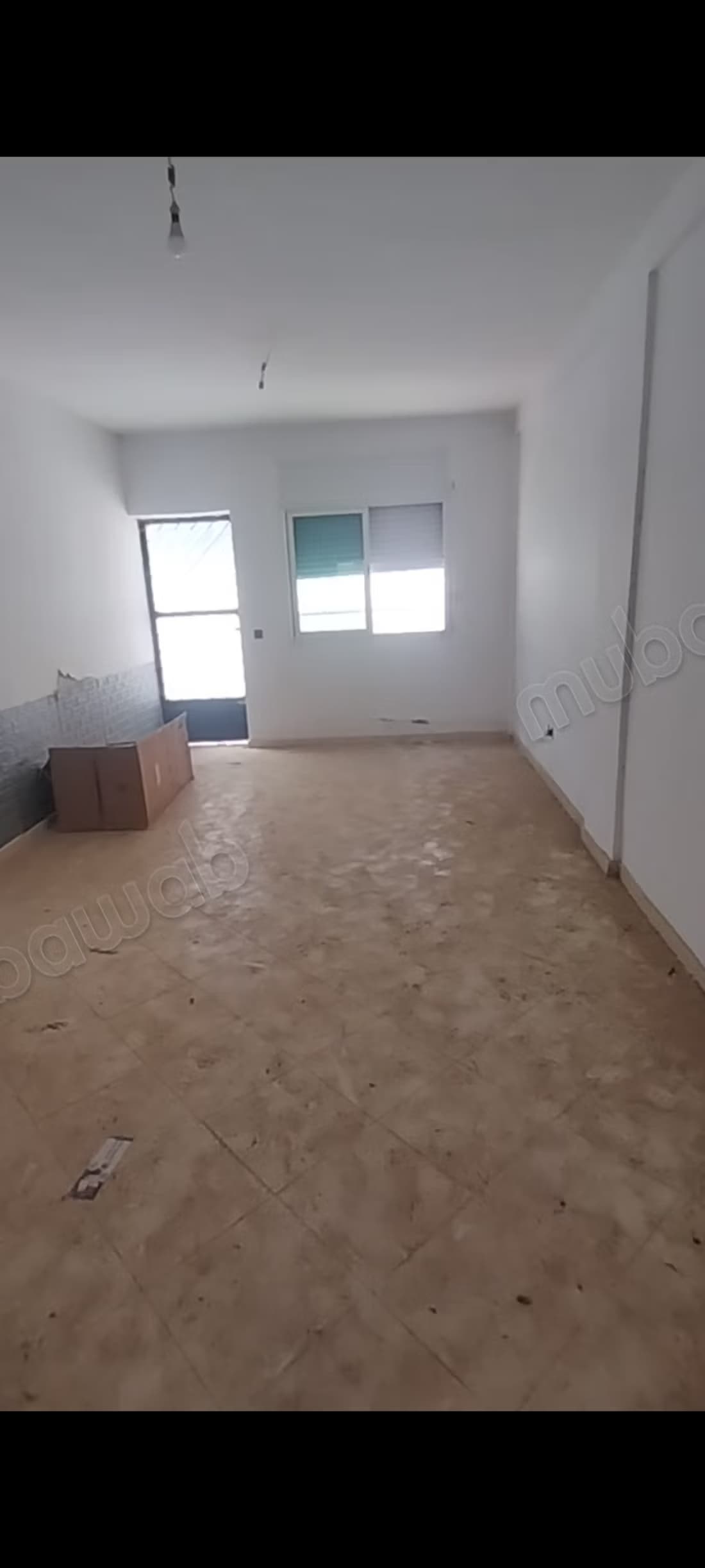 Bureaux et magasins à vendre à Haddada. Superficie totale de...