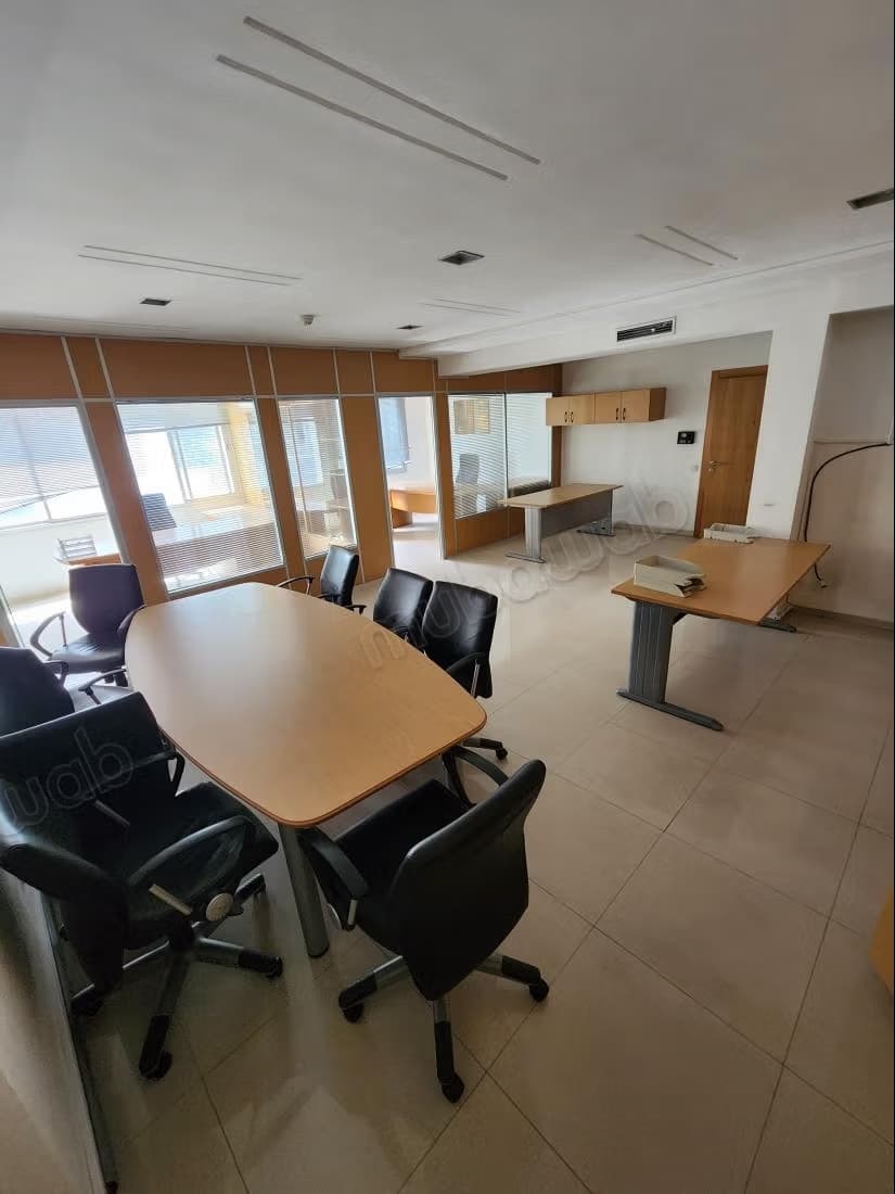 Bureaux à louer à Franceville. Surface totale 68 m². Résiden...