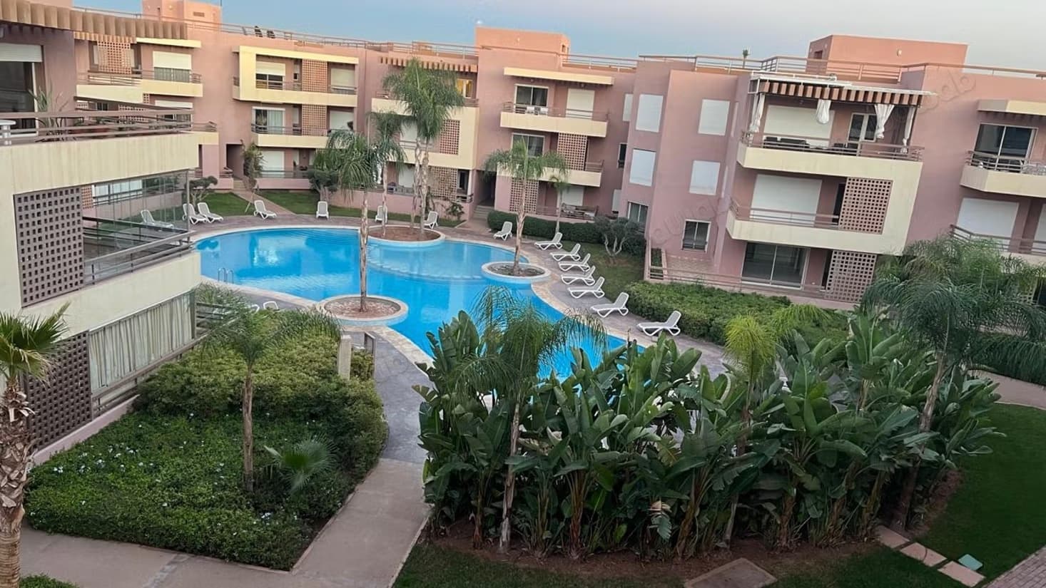 Location d'un appartement à Riad Al Atlas. 3 grandes pièces...