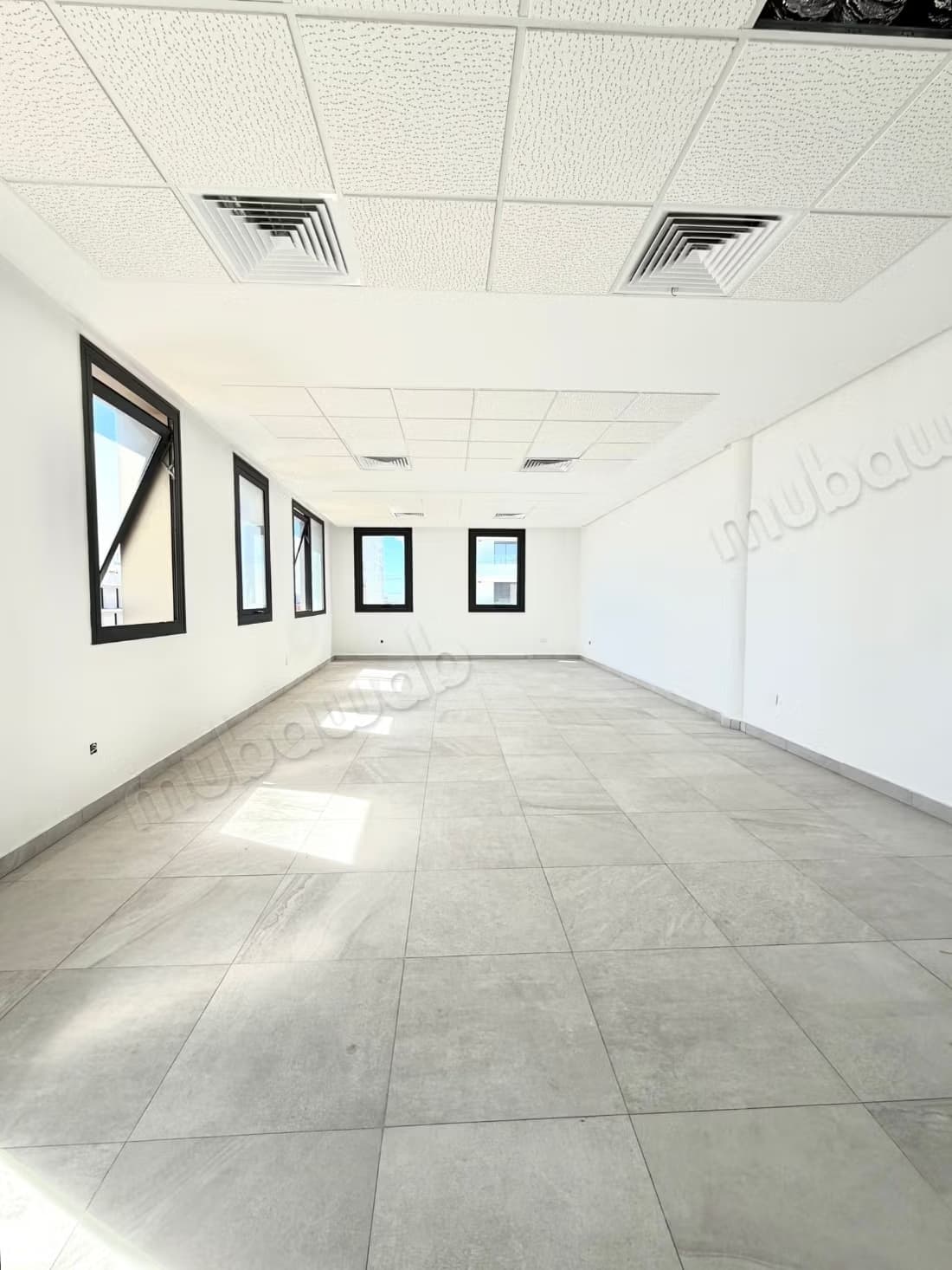 Plateau de Bureau à louer Dernier étage CFC
