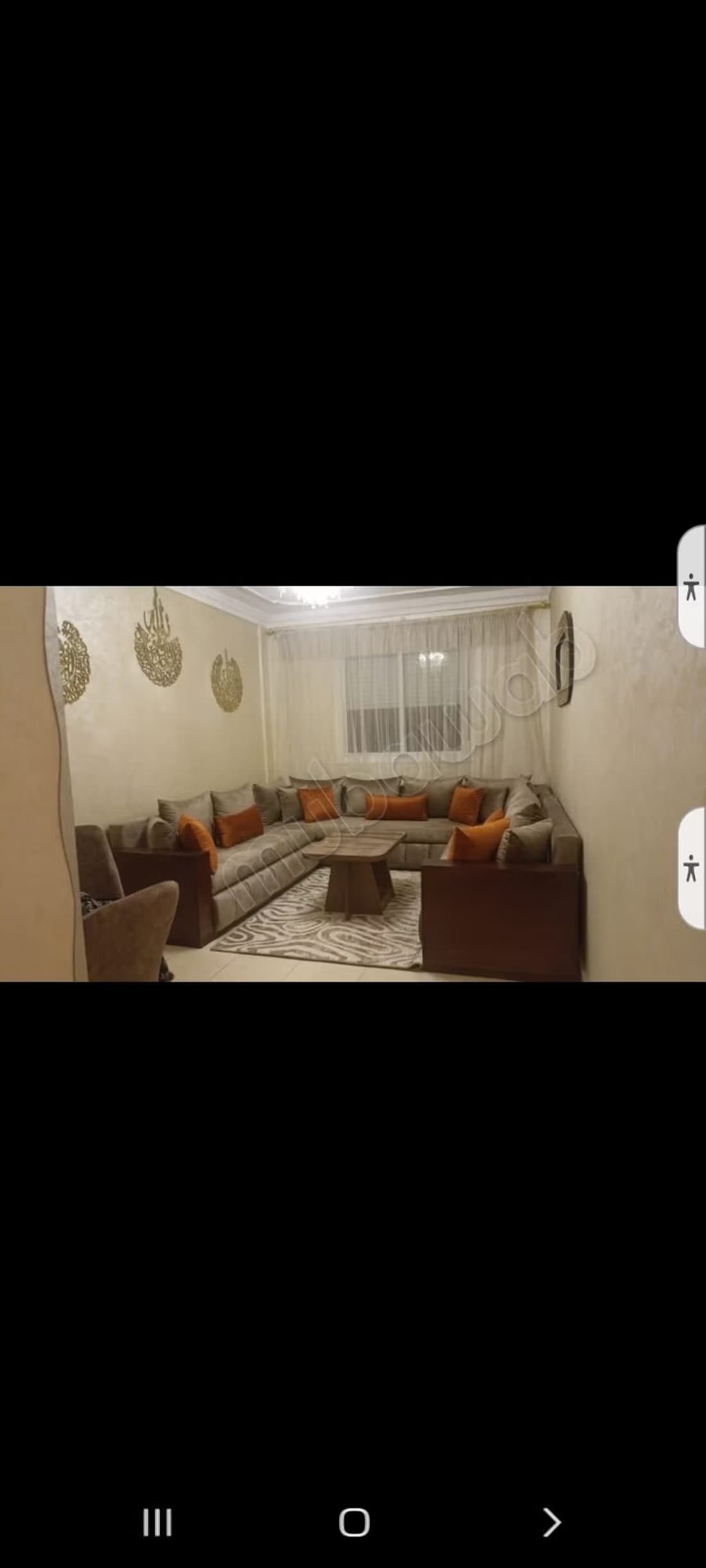 Appartement à louer à Moudjahidine. 2 belles pièces. Meublé