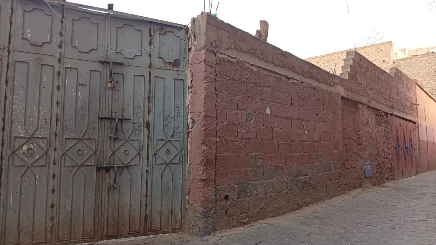 Un terrain titré de 105 m² à Iziki