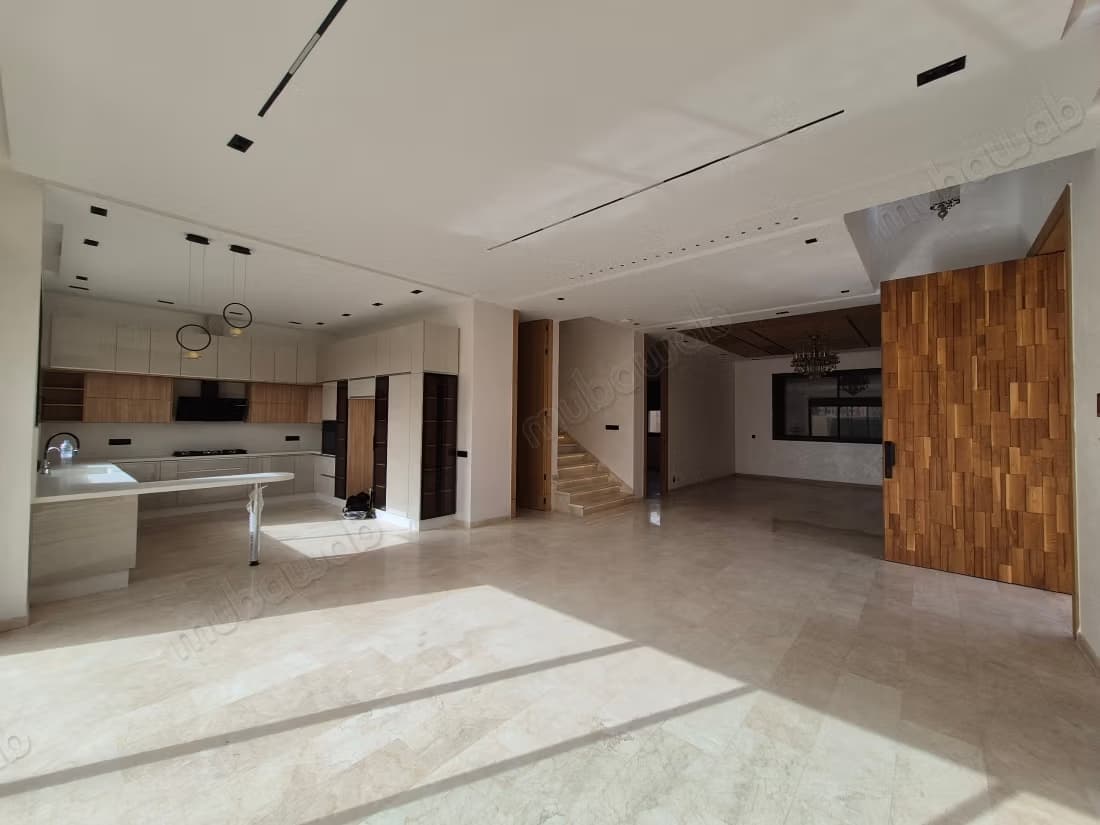 VILLA de LUXE à vendre à TARGA. 5chbres. 384m2 avec piscine