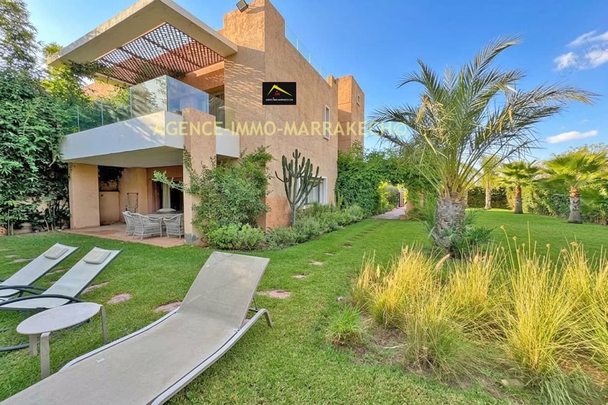 Villa de 745m², en résidence Golfique, avec VNA