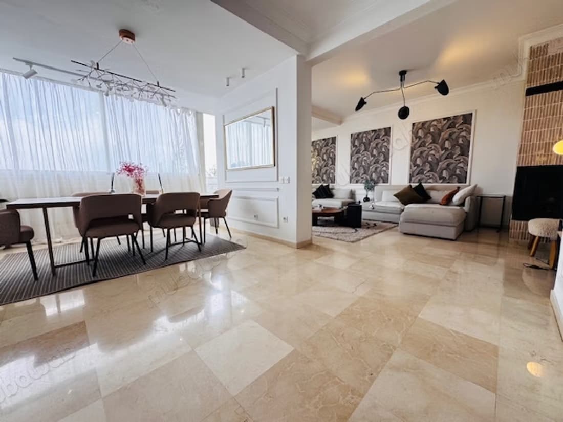 Dernier etage terasse. Proche ecoles francaises marche…