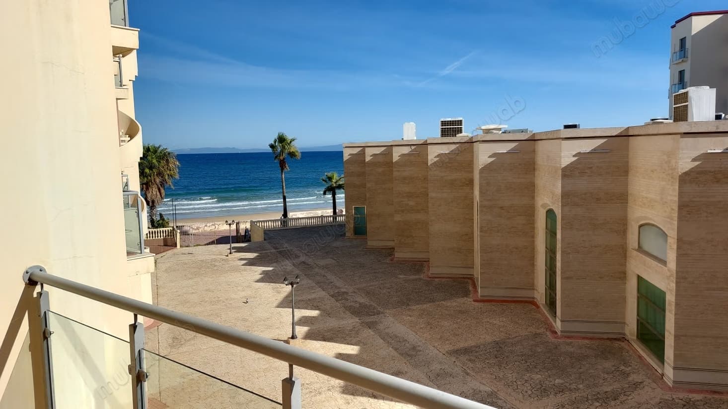 Beau appartement équipé au bord de la mer