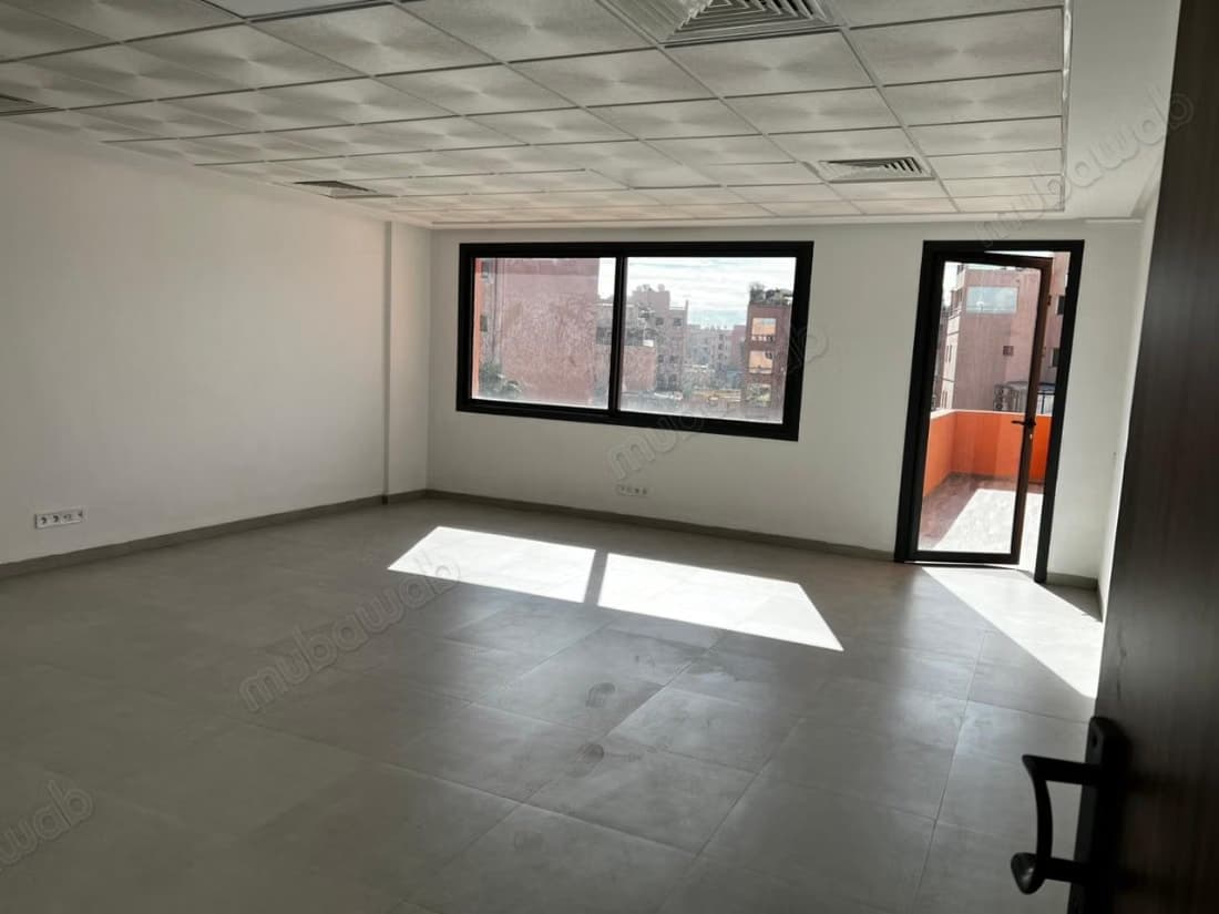 Bureau 46 m² à louer à Guéliz avec parking