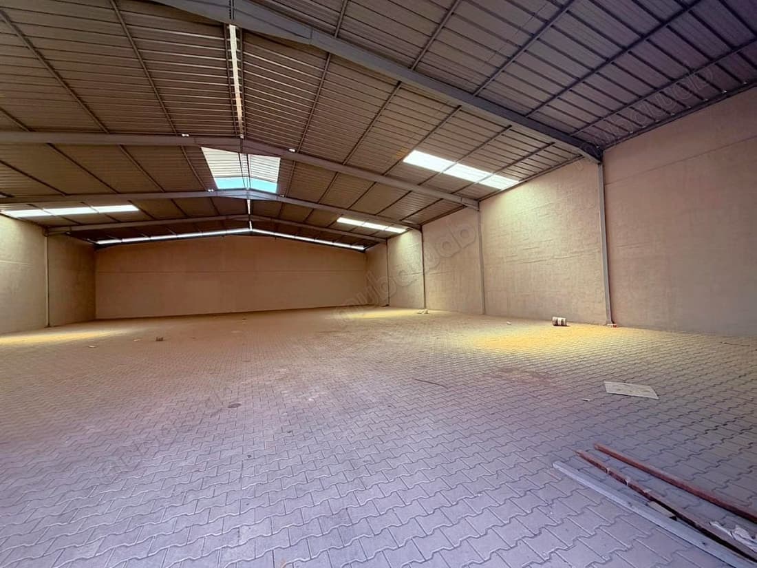 Hangar de 700m² et 1000m² a Harbil