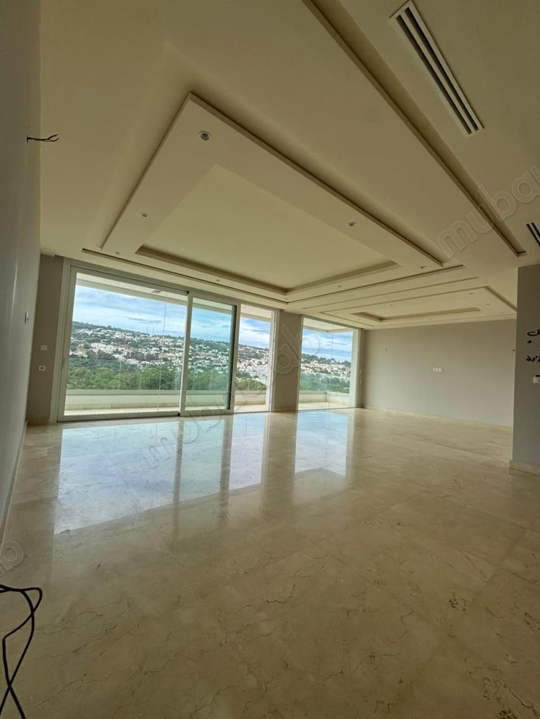Appartement vide de 210 m² à louer moujahidin