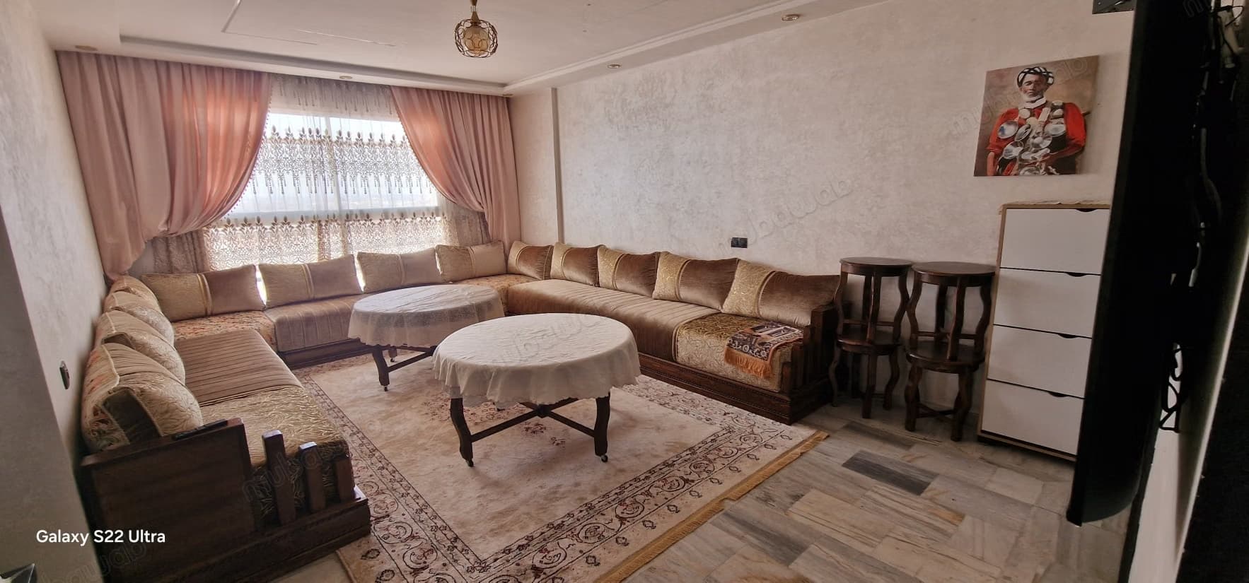 Louez cet appartement à Cité Adrar. Superficie 74 m². Presta...