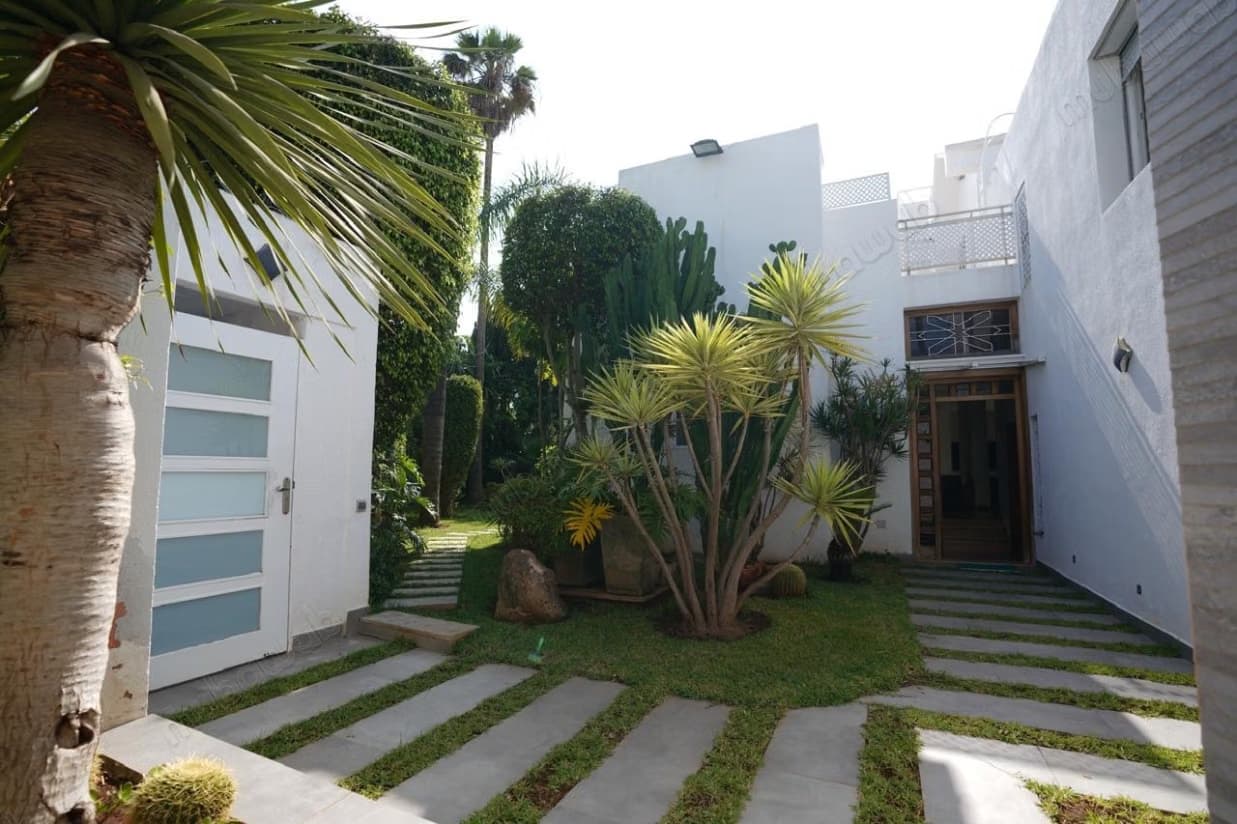 Belle villa meublée à louer à Anfa avec piscine