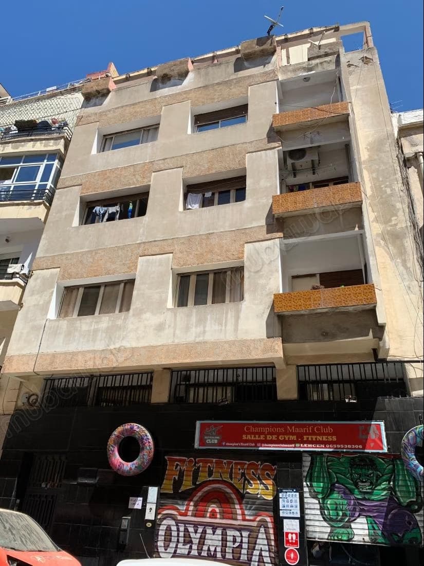 Maison à la vente à Maârif. Superficie 150 m². Salon contemp...