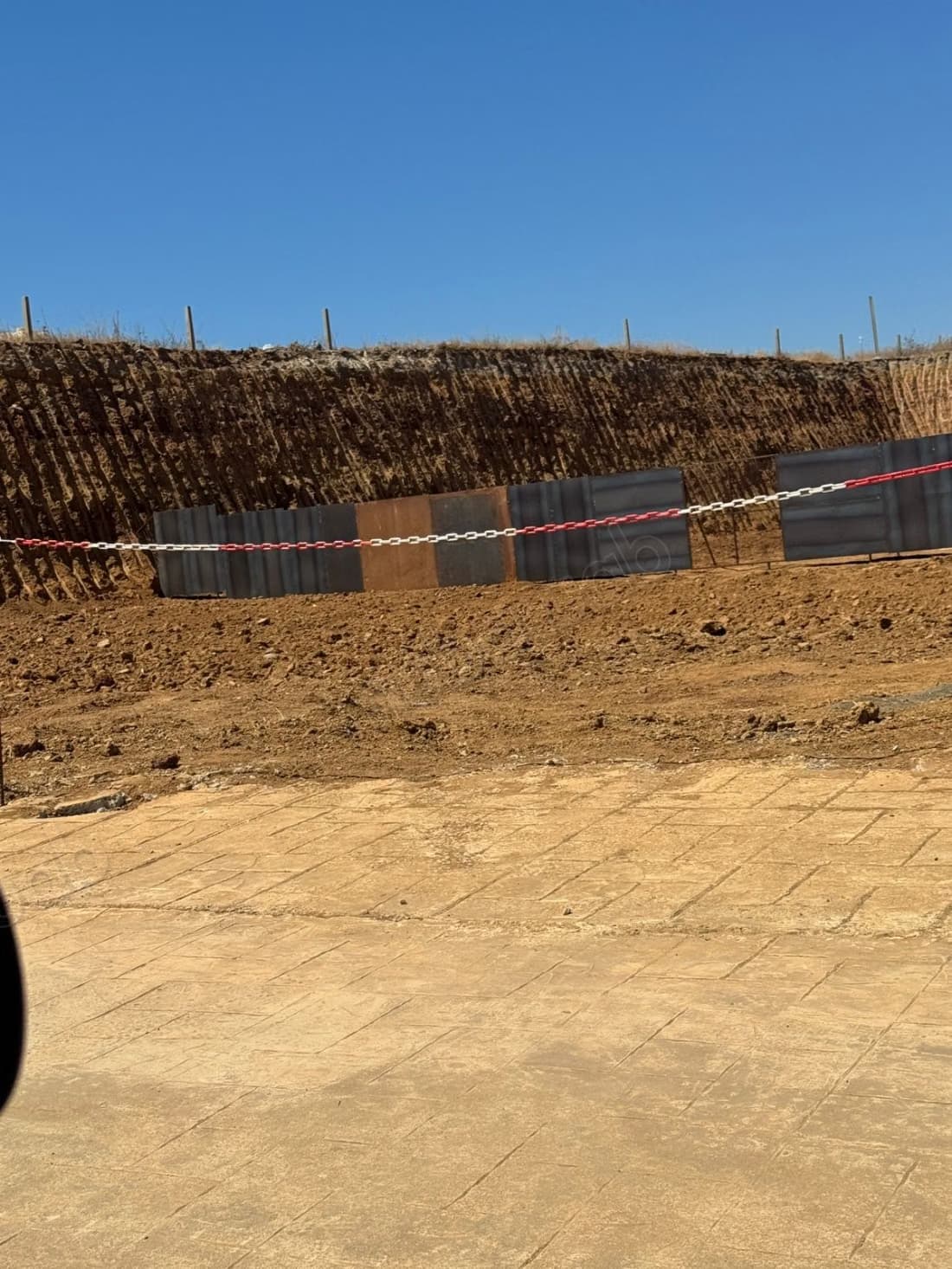 Beau terrain à vendre sur la route de Ceuta. Superficie 1700...