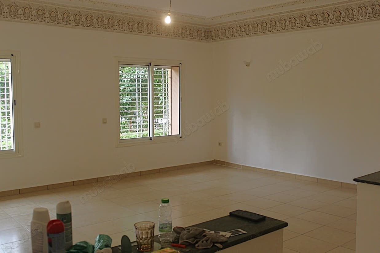 Grand appartement de trois chambres au rdc
