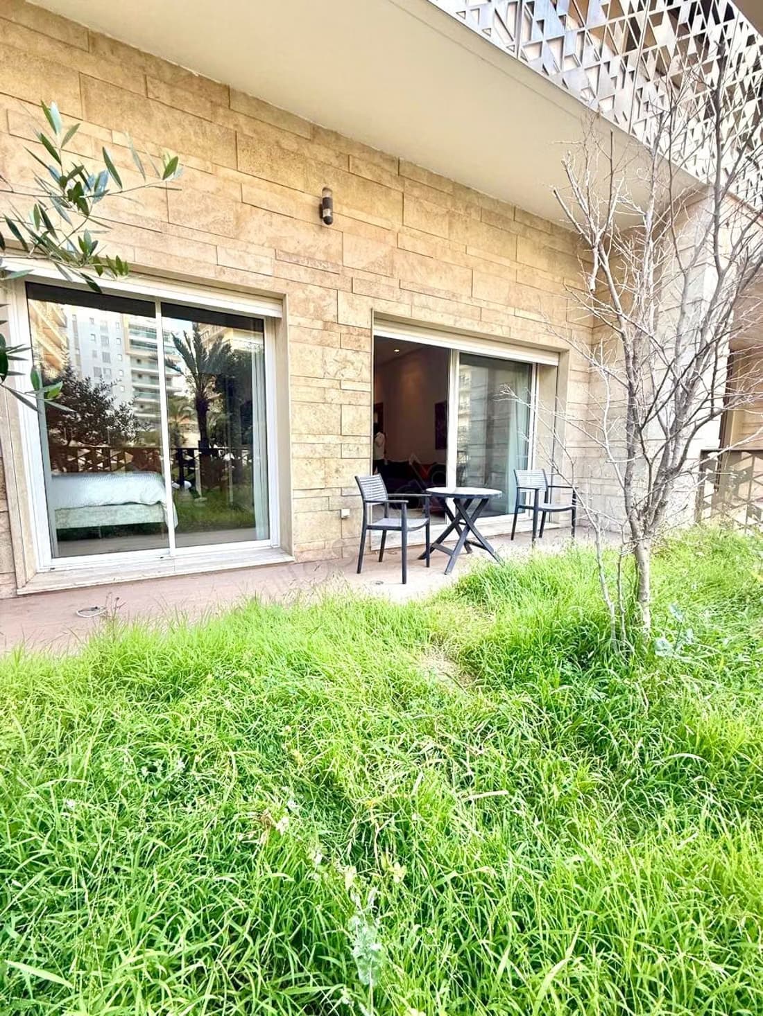 À vendre – Studio meublé de 70 m² au rez de chaussée