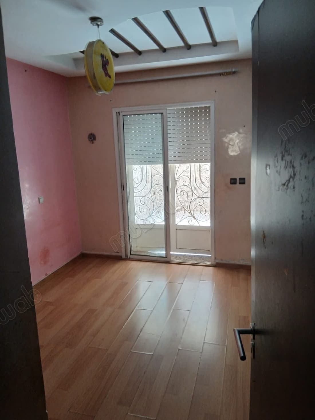Vend appartement à Al Qods. Surface de 75 m². Belle terras...