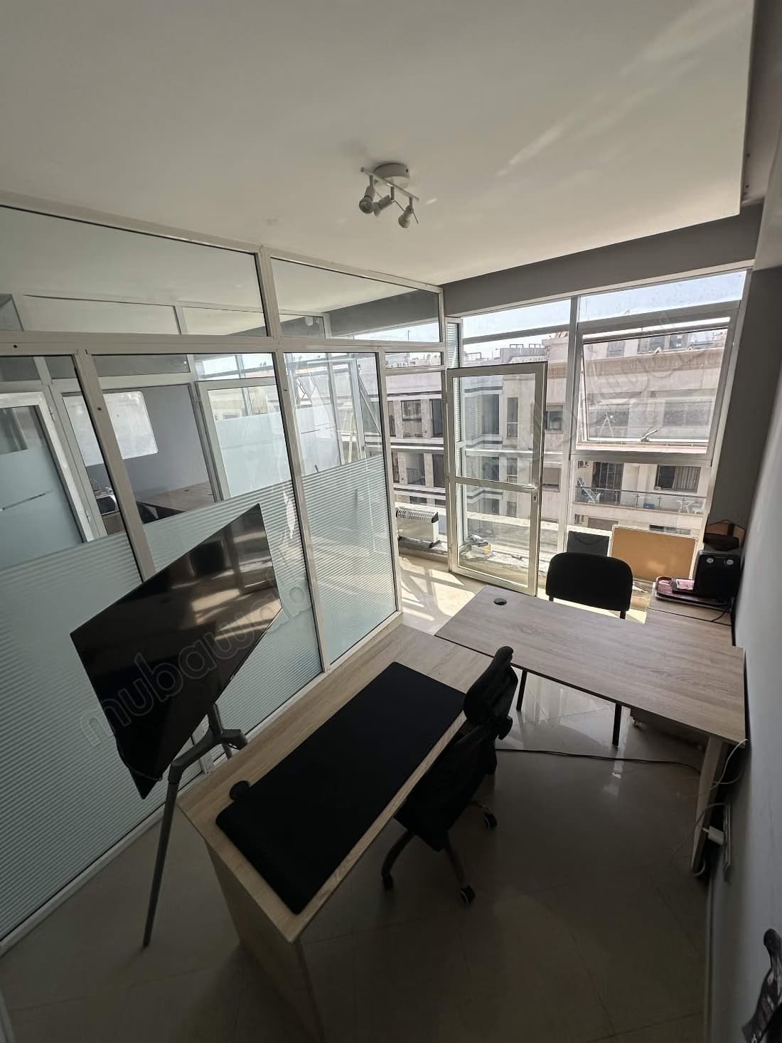 À LOUER 3 Bureaux Meublés Quartier du Parc