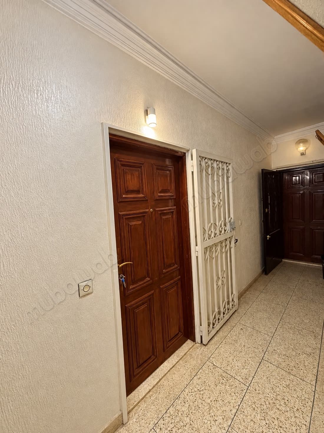 Vend appartement à Bourmana. 4 pièces. Bien meublé