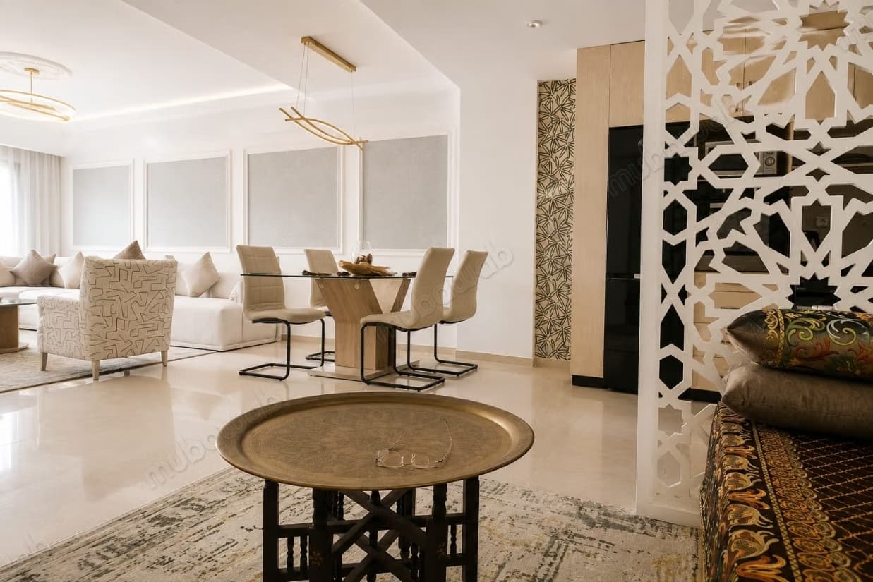 Location Studio meublé moderne de 68 m² au Centre ville de C...