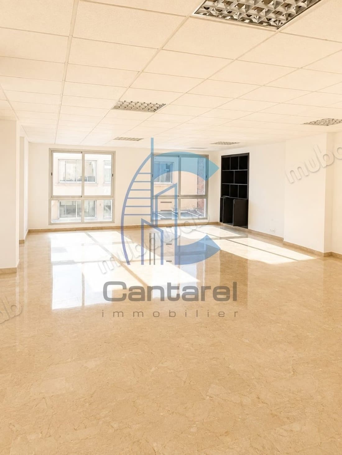 Plateau de bureau de 106 m² à vendre – Racine