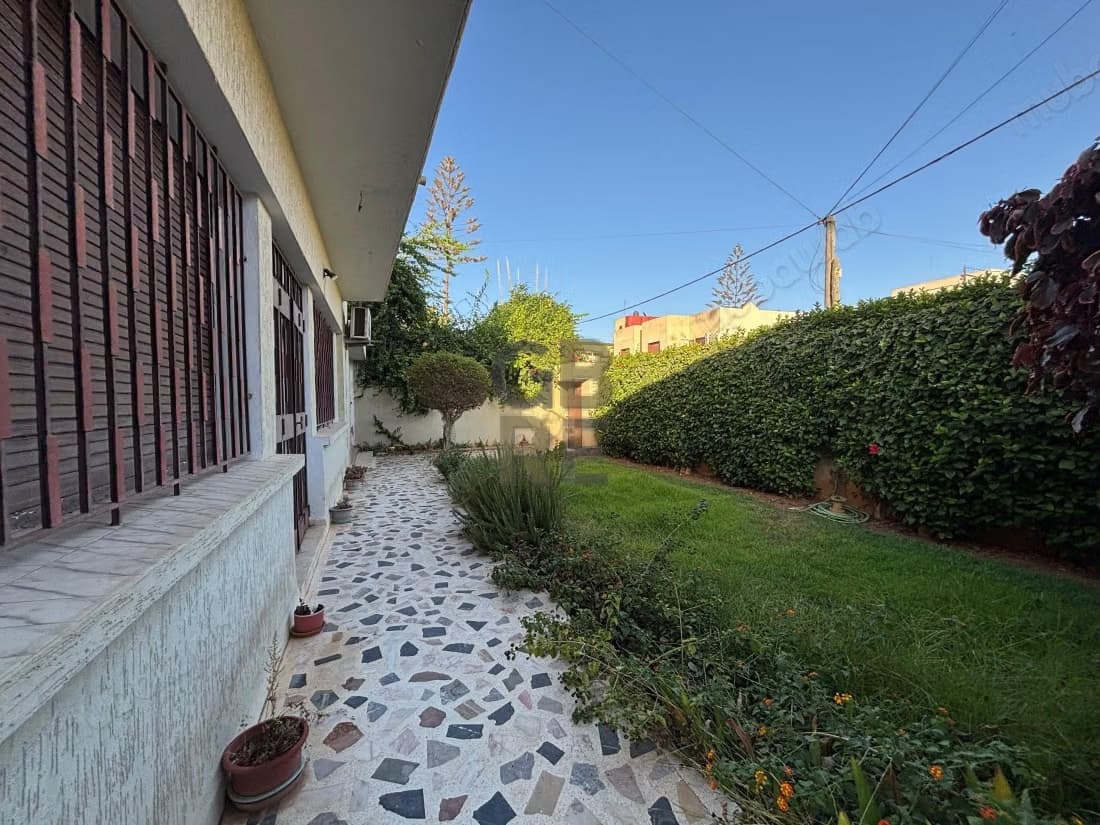 À vendre – Spacieuse villa à Bettana, Salé