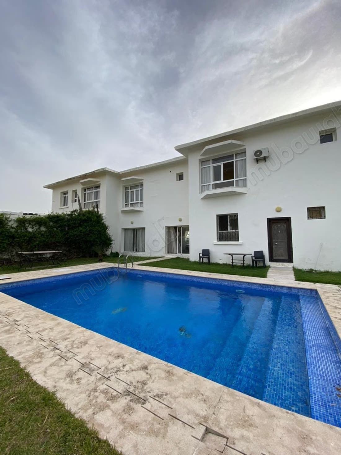 Belle villa à louer à Malabata. 5 pièces. Meublée