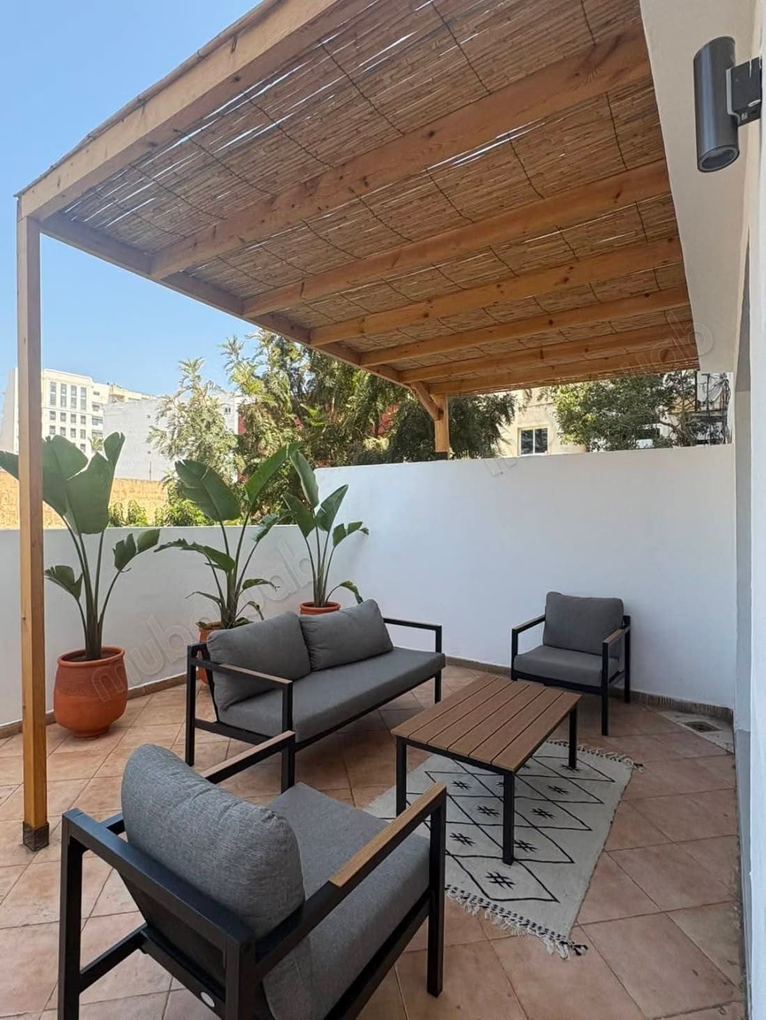 Studio meublé terrasse à la location à gauthier