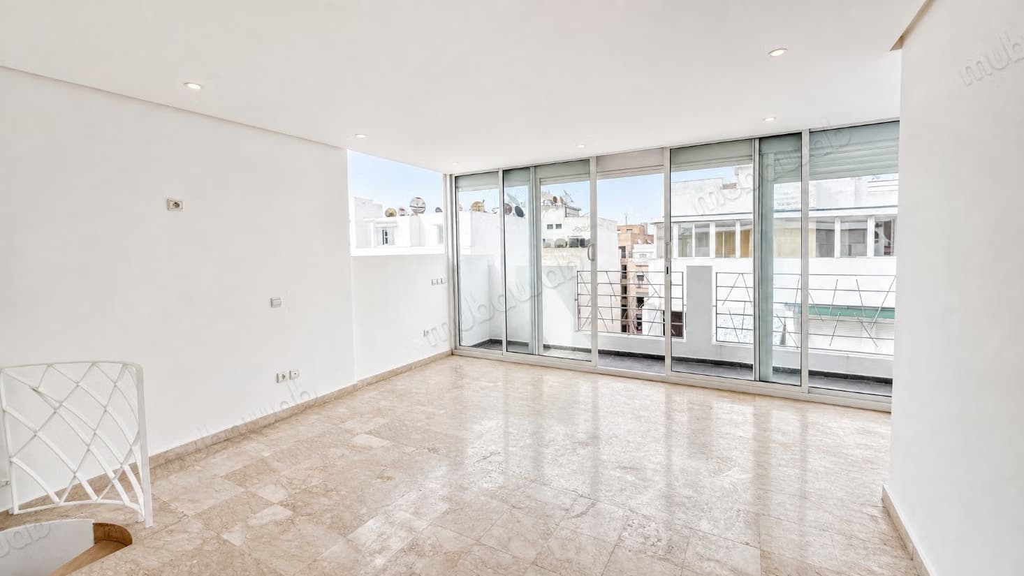 Duplex Studio vide au coeur de Maarif