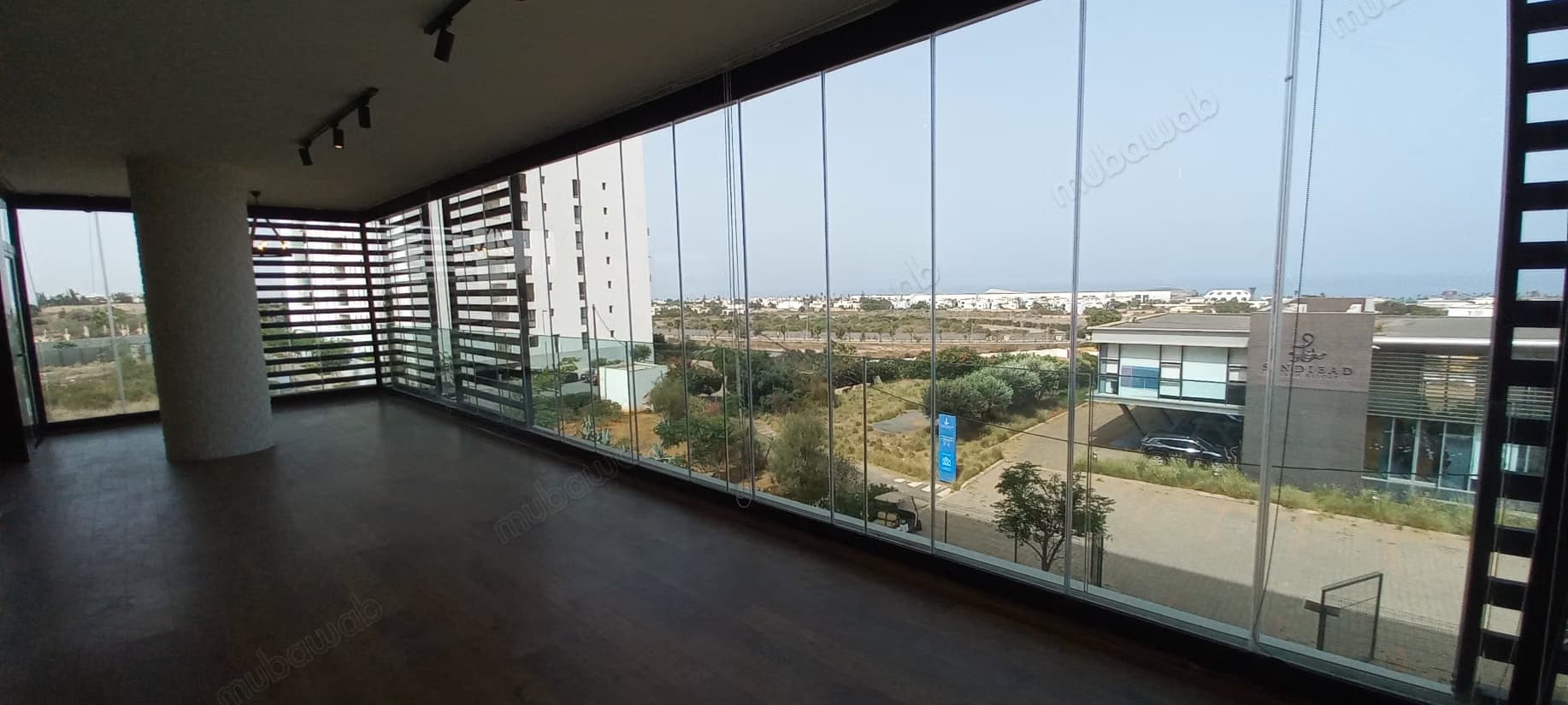 Vend appartement à Ain Diab. Superficie 250 m². Avec ascense...