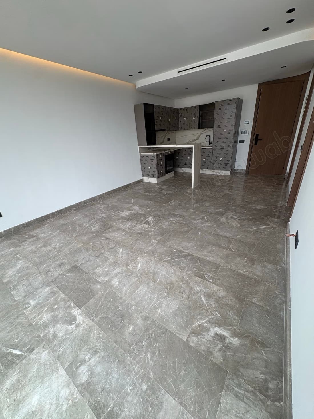 Appartement à louer à Oasis. 1 belle chambre. Système de par...