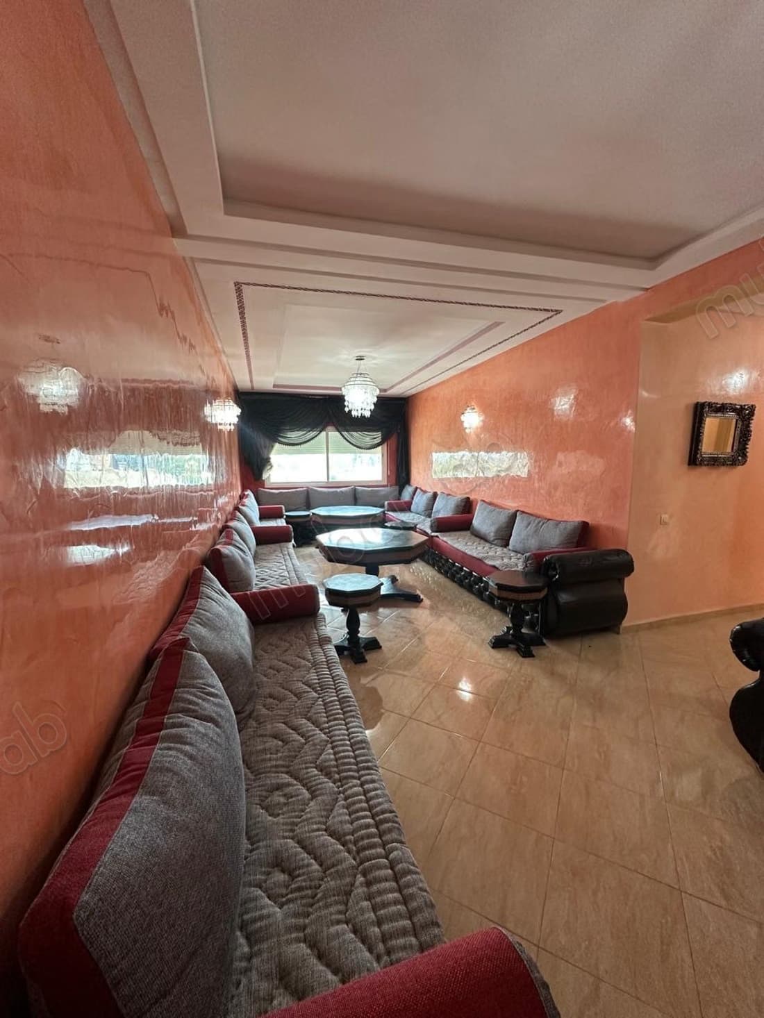 Bel appartement en location à La Ville Haute. 2 pièces. Sécu...