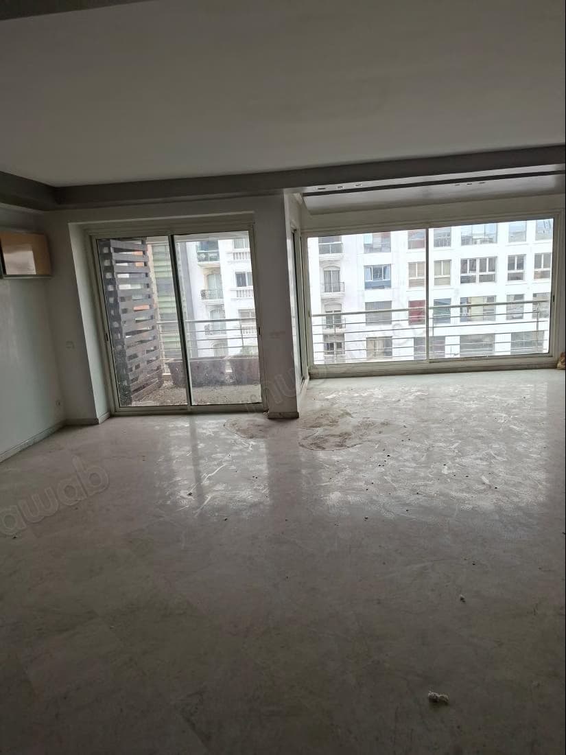 Bel appartement en location à Maârif. Superficie 248 m². Fen...
