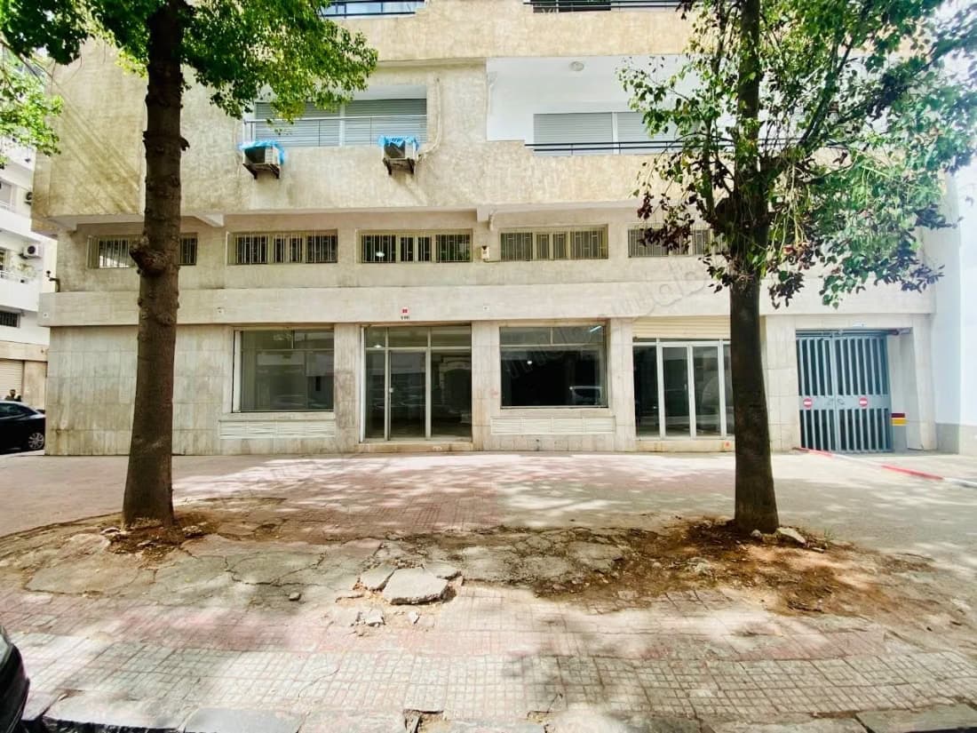 Local commercial d'angle à Vendre CIL 329m2