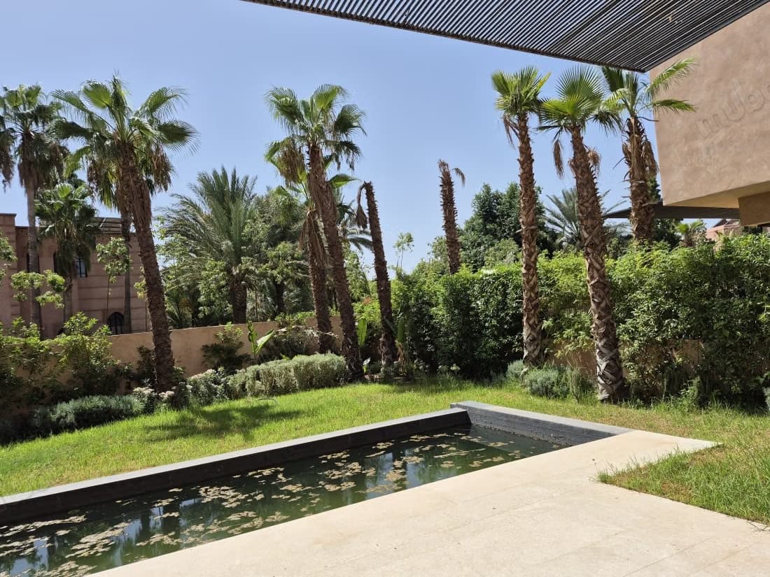 Villa de haut standing à vendre à Route Amizmiz