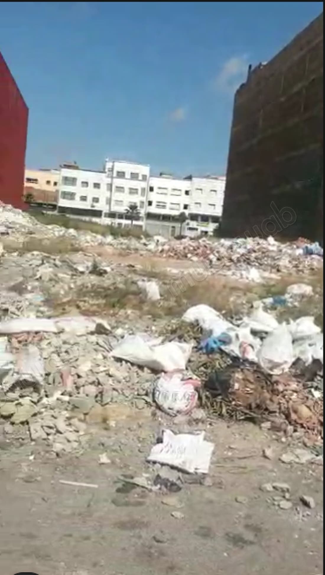 Terrain industriel titré 640 m² – Al Azhar