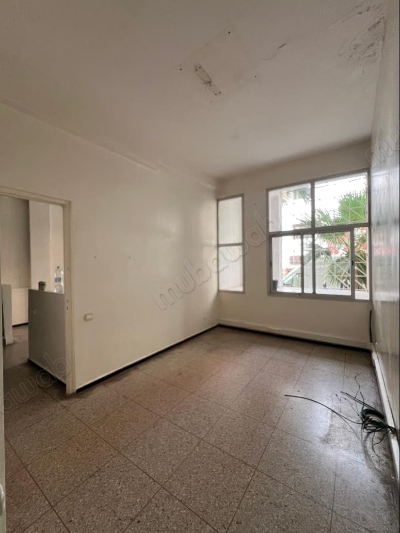 Bureaux en location à Quartier Administratif. Surface de 10...