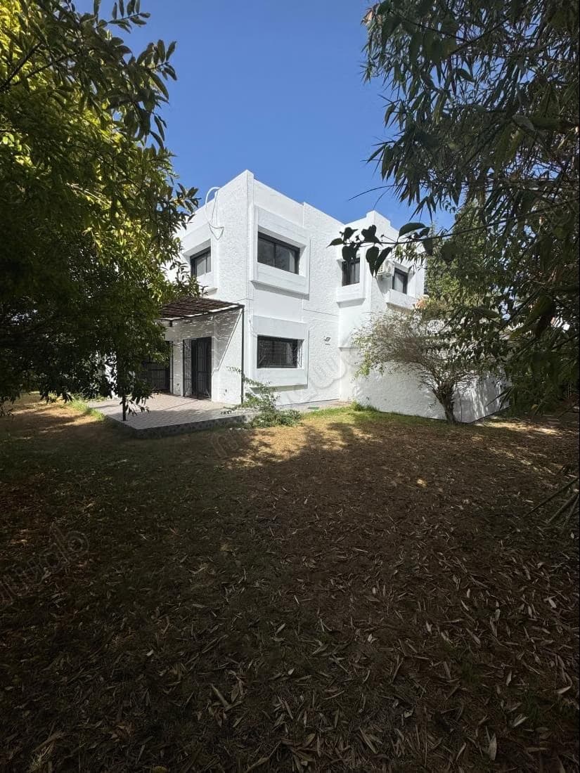 Maison de luxe à louer à Souissi. 4 belles chambres. Porte b...