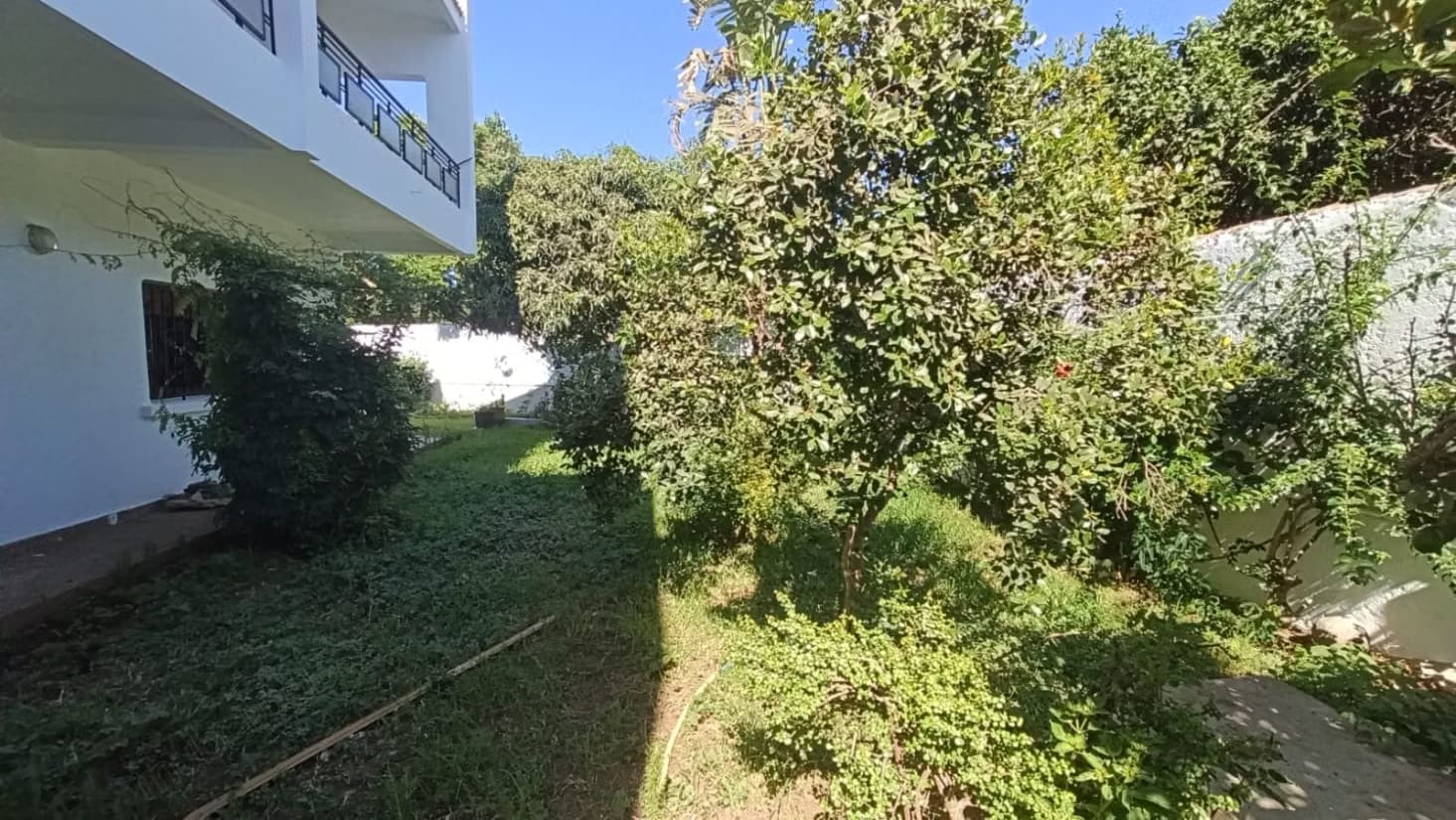 Superbe villa à louer à Hay Ach chbanat. Superficie 730 m². ...