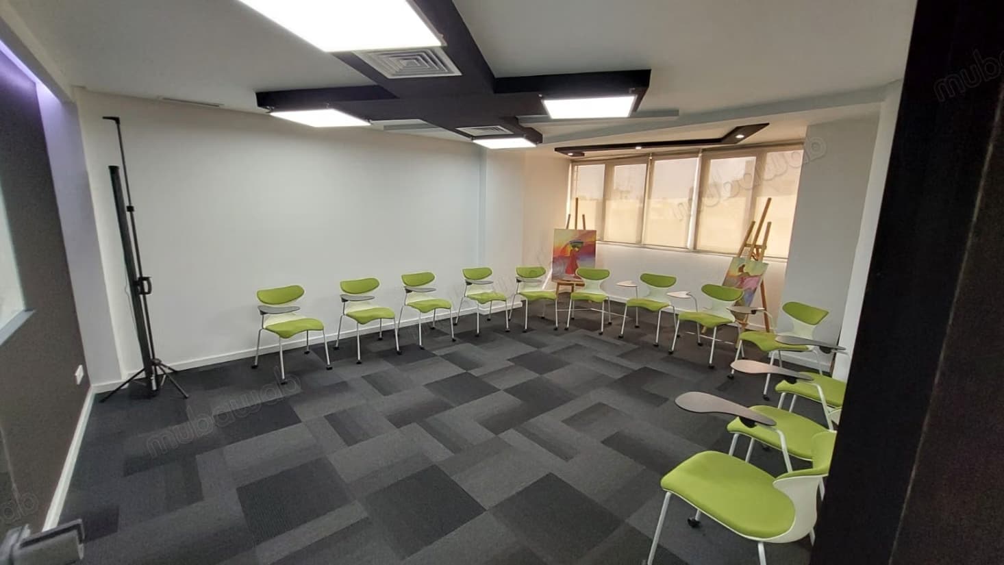 Bureaux à louer à Alsace Lorraine. Surface de 280 m². Double...
