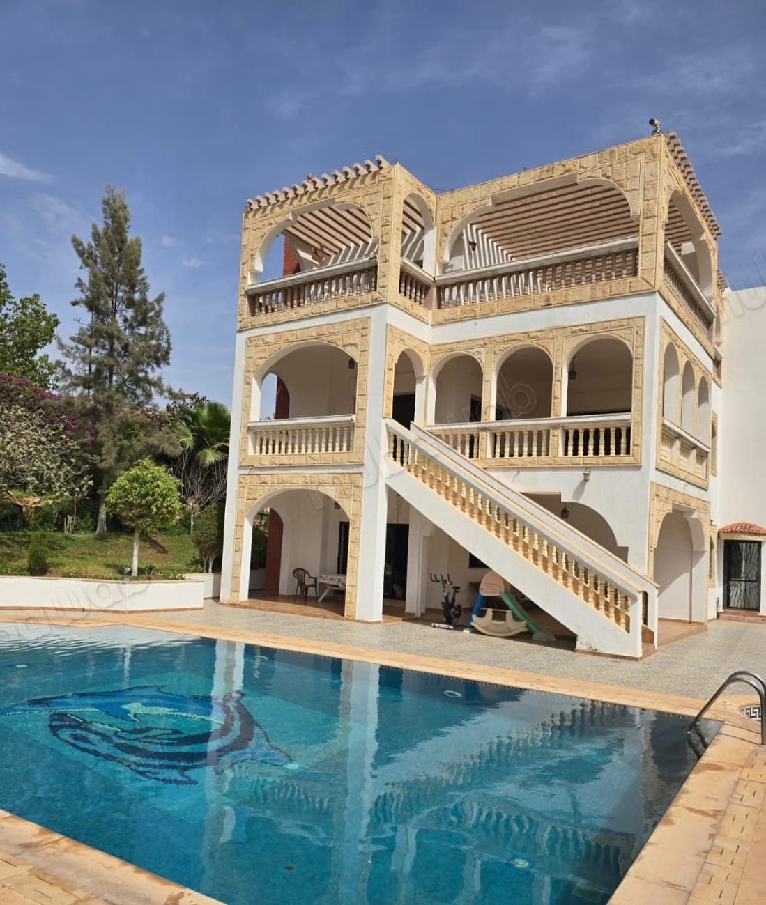 Magnifique villa à vendre à Illigh. Surface totale 1350 m²...