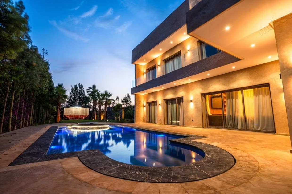 Maison de luxe à louer à Route de l'Ourika. 8 grandes pièce...