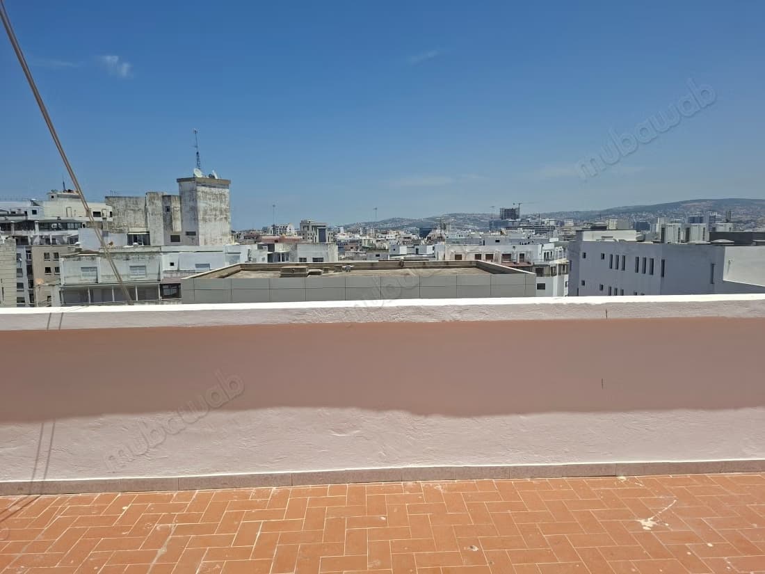 Bel appartement à vendre avec terrasse. Quartier ad