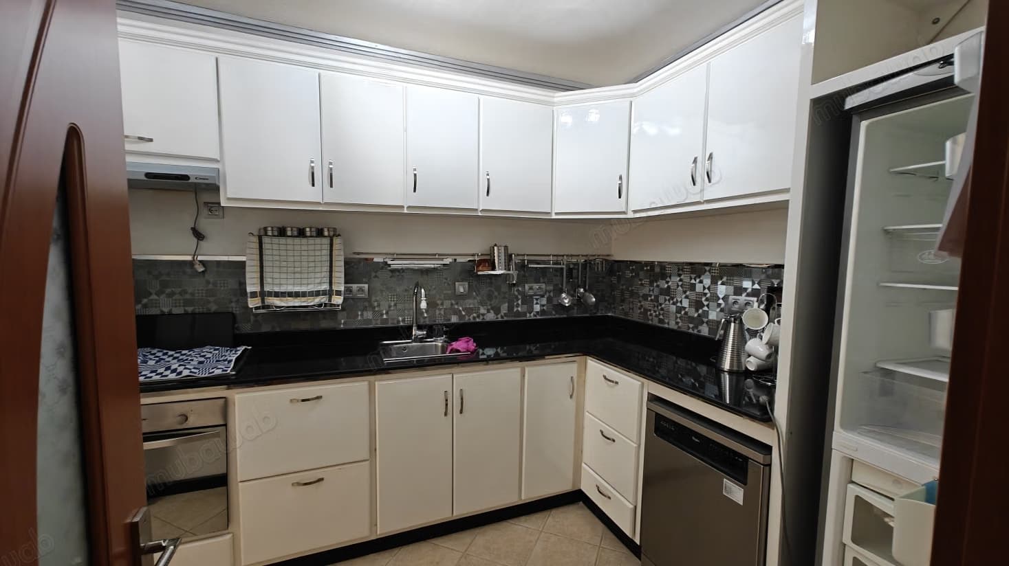 Vente d'un appartement dans le quartier Hassani. 3 belles ch...