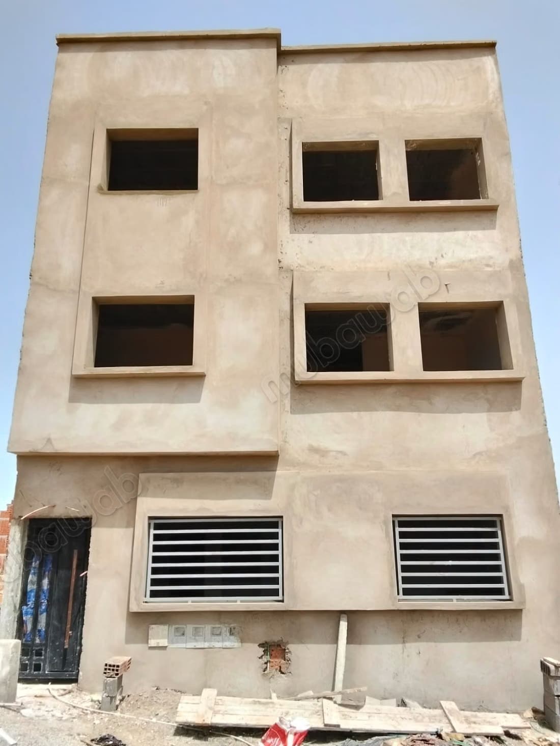 Maison R2 Semi fini situé a Bouhaira Alliance