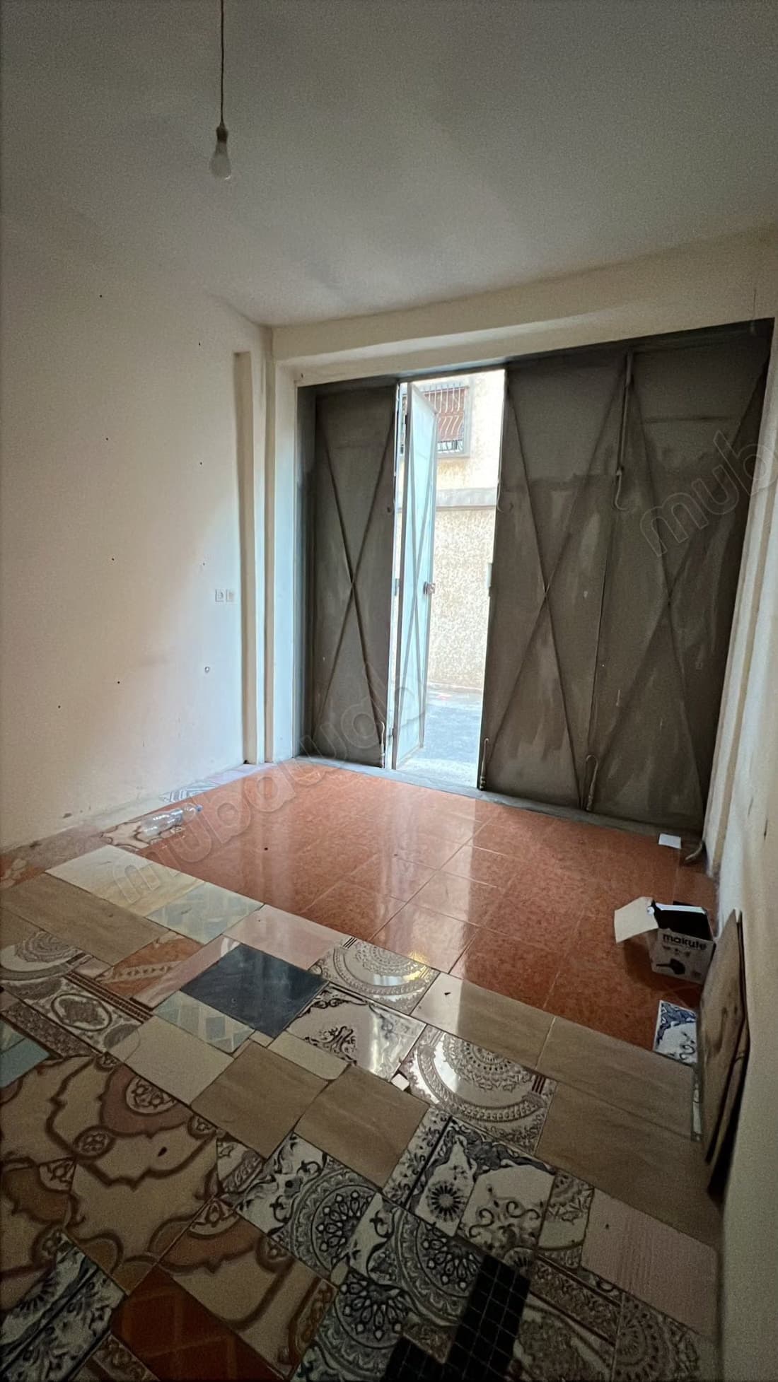 Bureaux et magasins à louer à Al Wifaq. Surface de 14 m²